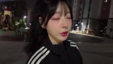 반응몬 - [클립]지붕위소희 : 나 산책 좋아하는데 나중에 산책 같이...