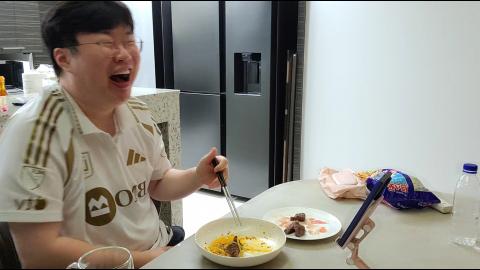 야바 - [클립]챈나 아버님한테 명절 선물 받고 실수할 뻔한 오리