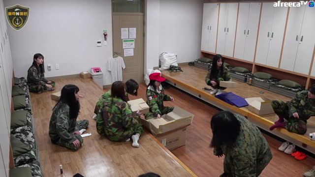 [02/27][돌격N돌핀] 해병대캠프[1일차 부식(간식) & 과잠바]